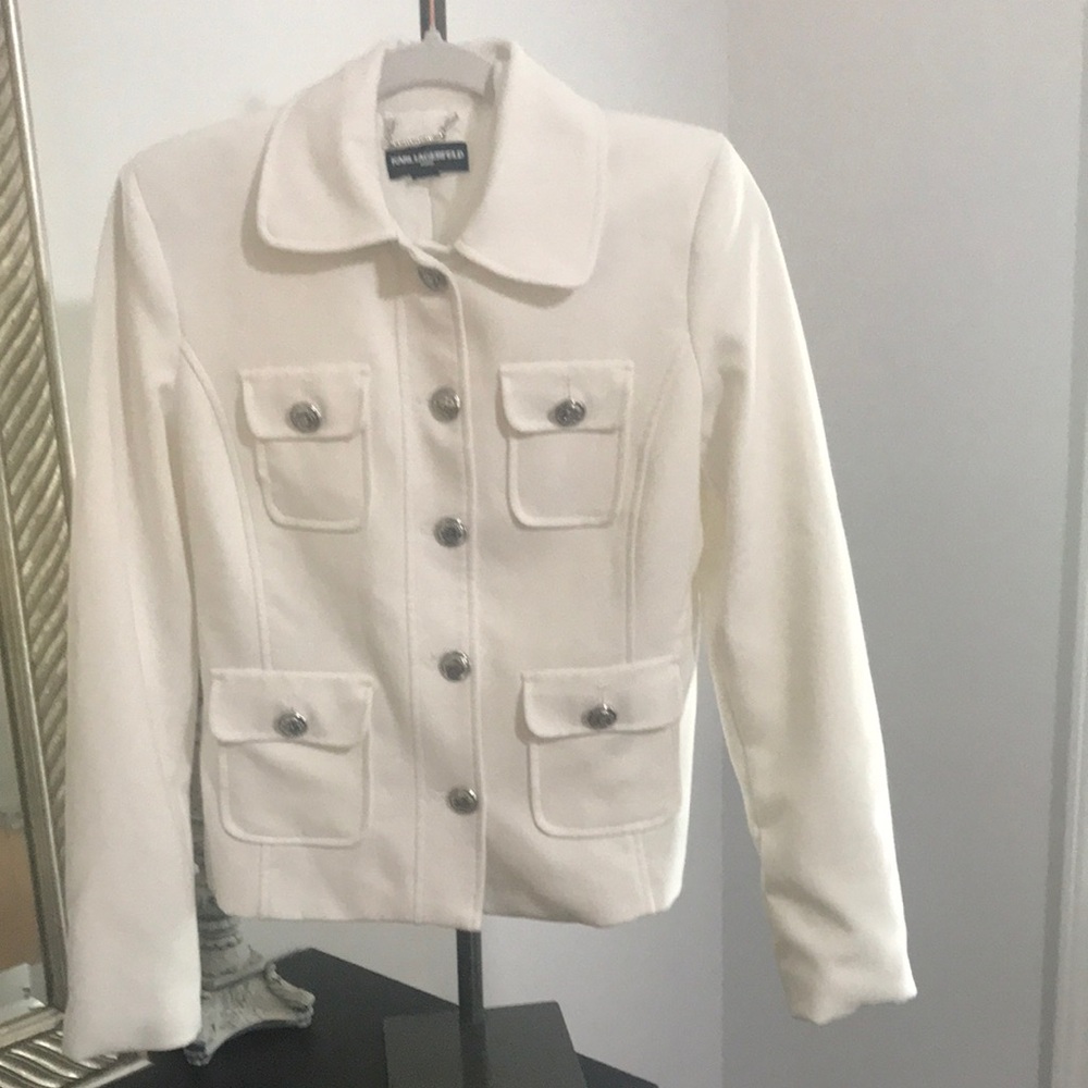 Karl Lagerfeld Cream Blazer with Tailored Silhouette